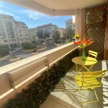 Port , 2br, 6 Guests, Walk To And Old Town Niza